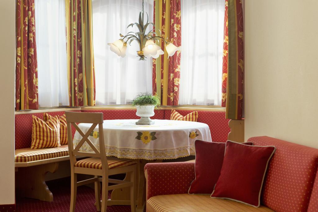 Landhotel Untermuellnergut Dorfgastein Ruang foto